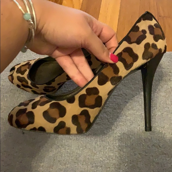 Stuart Weitzman Leopard hair heels - Picture 1 of 5